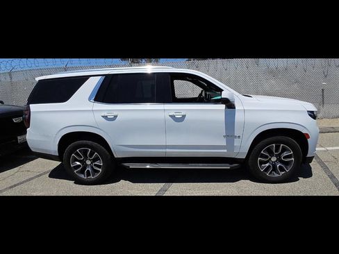 Used 2021 Chevrolet Tahoe LT w/ LT Signature Package AWD/4WD image 2