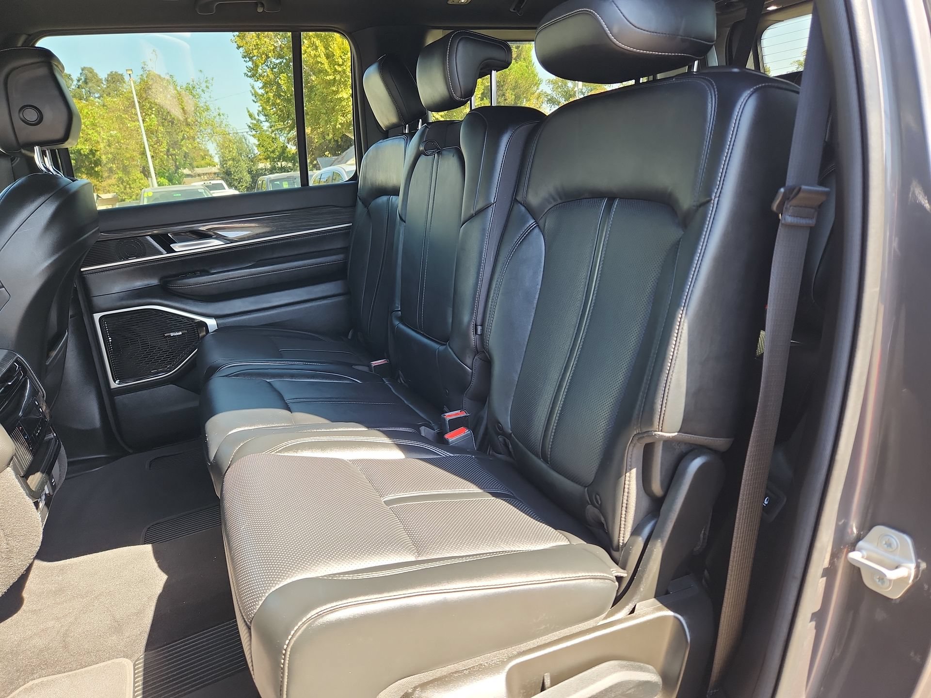 Used 2022 Jeep Wagoneer Series III w/ Premium Group I AWD/4WD image 25