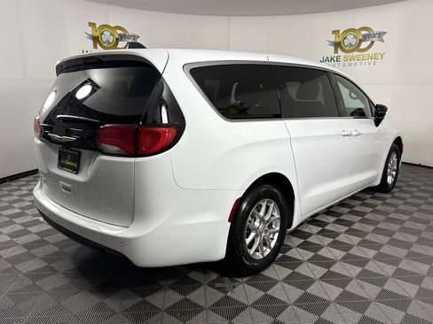 New 2026 Chrysler Voyager LX image 10