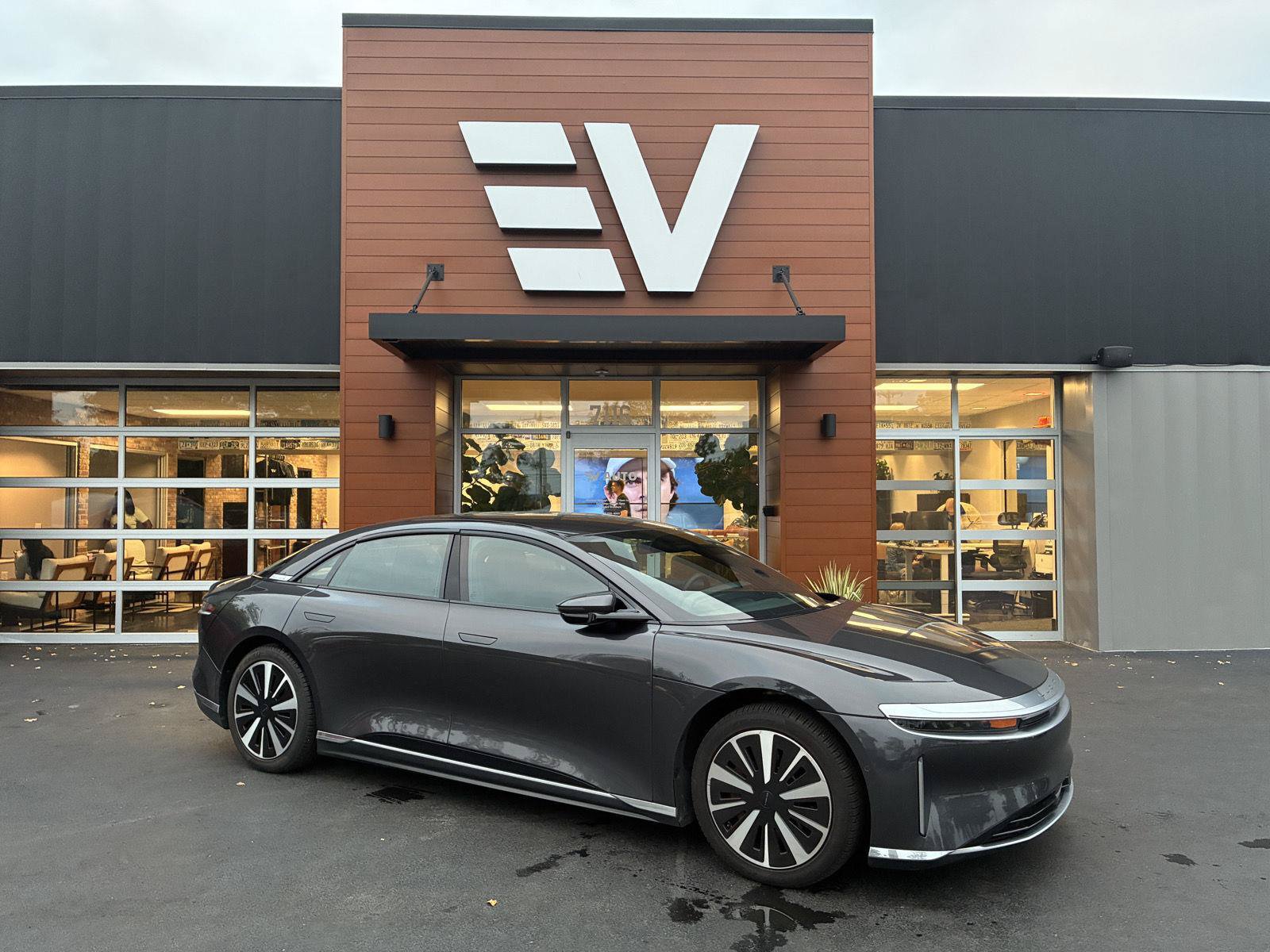 Used 2024 Lucid Air Touring AWD/4WD image 1