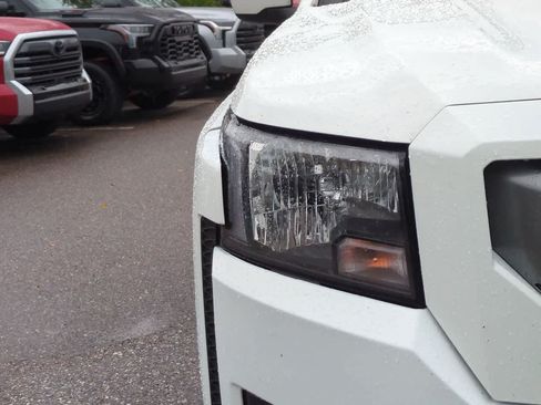 Used 2022 Nissan Frontier SV AWD/4WD image 10