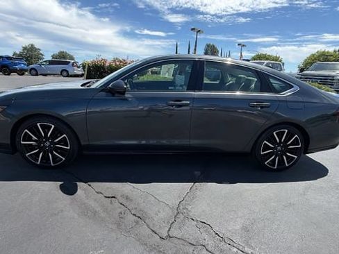 Used 2024 Honda Accord Touring image 7