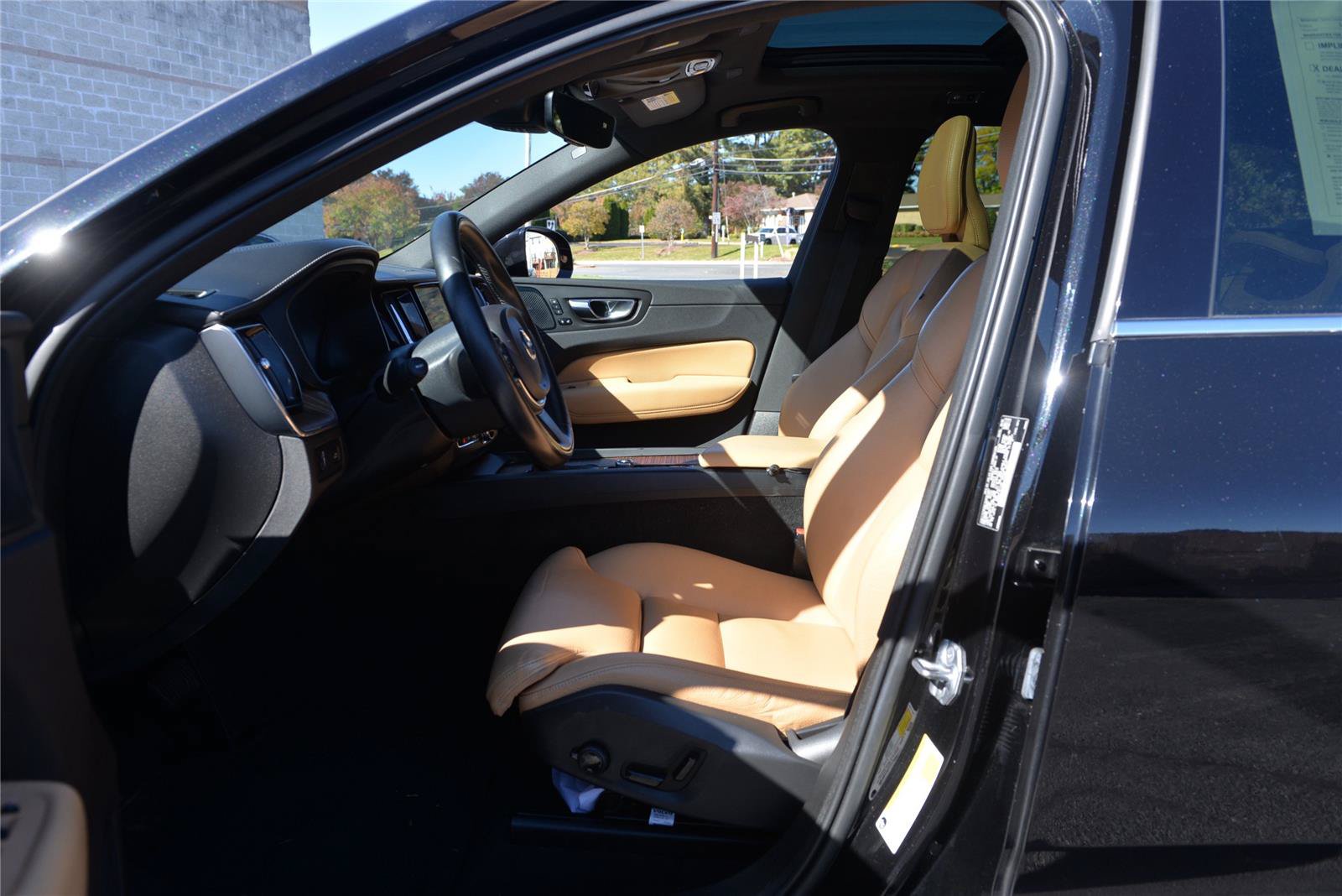 Used 2019 Volvo XC60 T5 Inscription AWD/4WD image 24