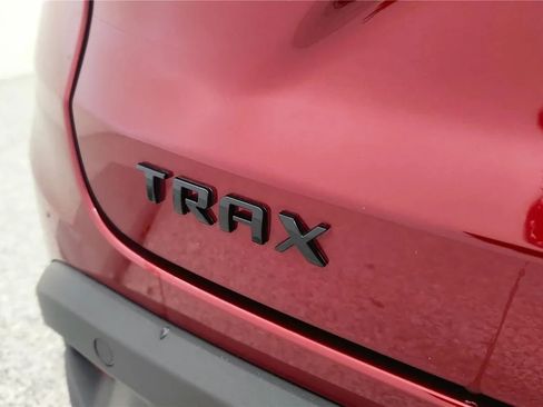 Used 2025 Chevrolet Trax RS w/ Driver Confidence Package FWD image 17