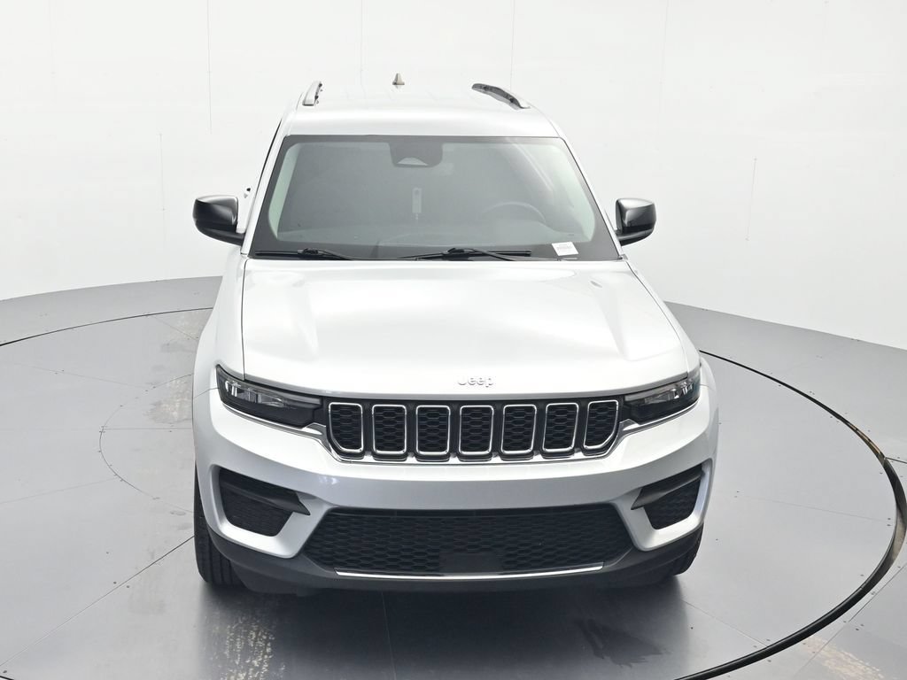 Used 2023 Jeep Grand Cherokee Laredo w/ Luxury Tech Group I AWD/4WD image 29