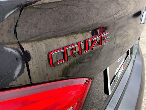 Used 2017 Chevrolet Cruze LT w/ Redline Edition FWD image 10