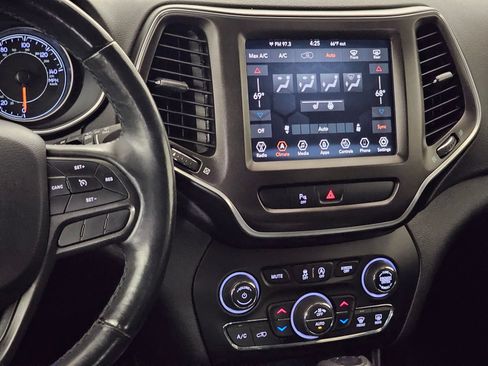 Used 2019 Jeep Cherokee Trailhawk w/ Cold Weather Group AWD/4WD image 10