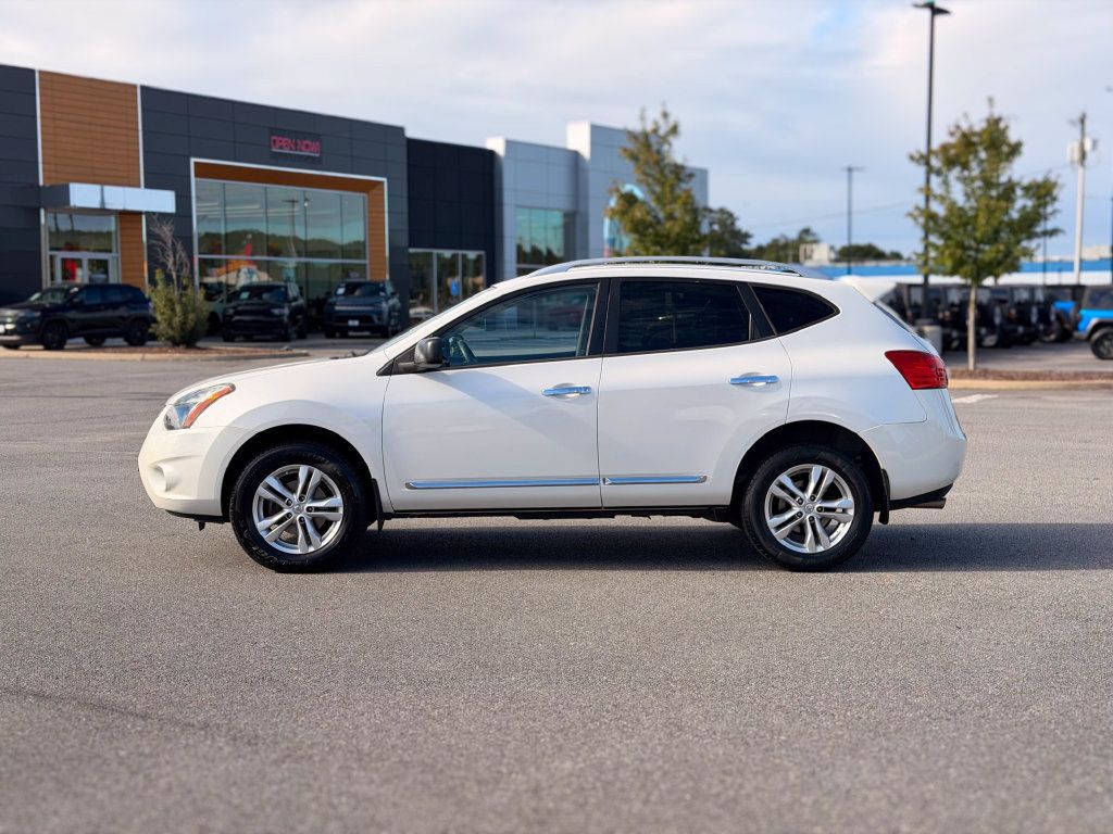 Used 2015 Nissan Rogue S w/ Convenience Package AWD/4WD image 4