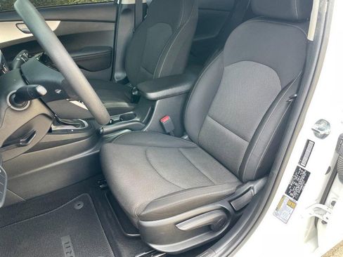 Used 2022 Kia Forte LXS w/ LXS Technology Package image 16
