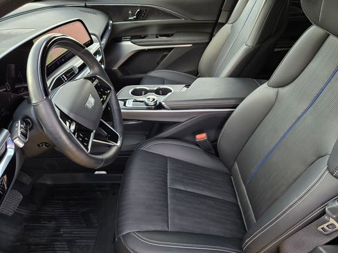 Certified 2025 Cadillac Lyriq Luxury image 11