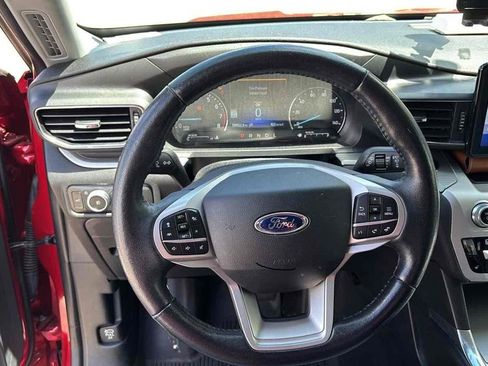 Used 2021 Ford Explorer XLT w/ Equipment Group 202A AWD/4WD image 11