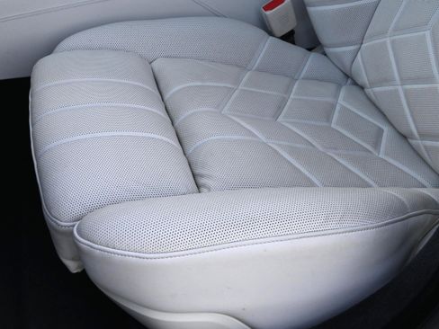 Certified 2024 BMW 760i xDrive w/ Executive Package image 29