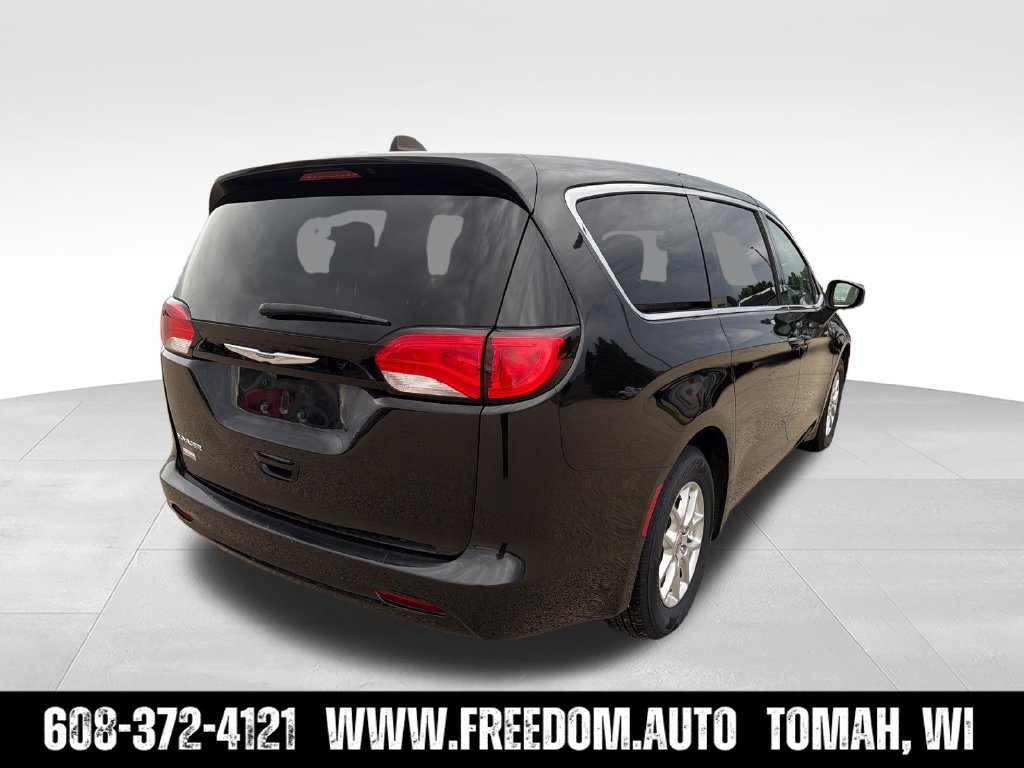 Used 2023 Chrysler Voyager LX FWD image 7