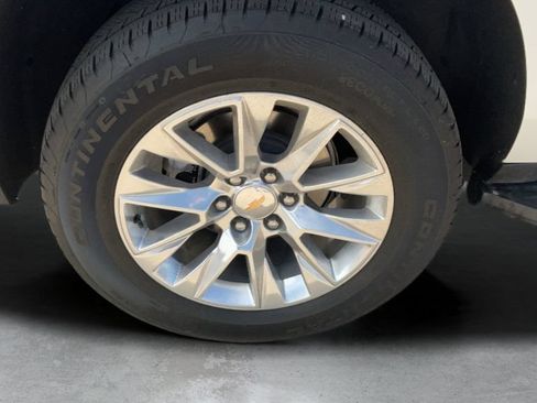 Used 2025 Chevrolet Suburban Premier AWD/4WD image 45