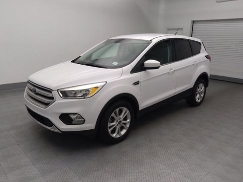 Used 2019 Ford Escape SE FWD image 2