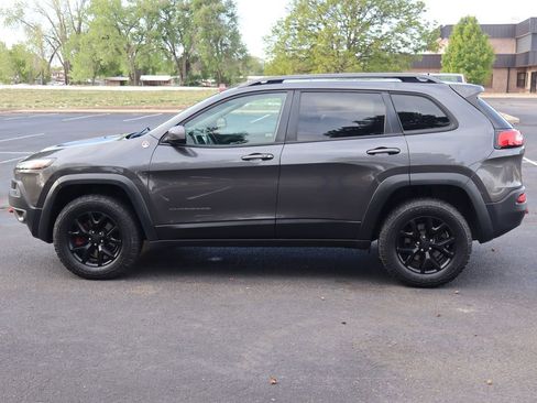 Used 2017 Jeep Cherokee Trailhawk w/ Comfort/Convenience Group AWD/4WD image 9