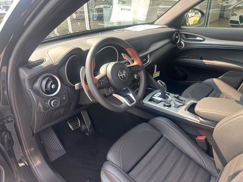 Used 2025 Alfa Romeo Stelvio Sprint image 10