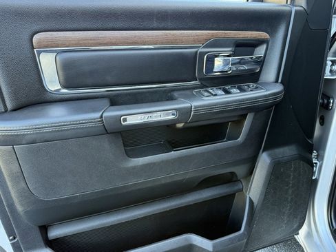 Used 2017 RAM 1500 Laramie image 9