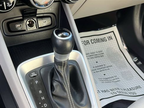 Used 2023 Hyundai Venue SEL image 17