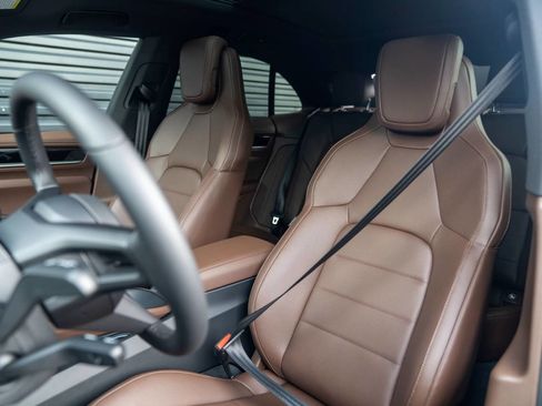 New 2026 Porsche Macan 4 Electric AWD/4WD image 4
