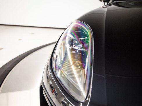 Certified 2023 Porsche Macan Turbo AWD/4WD image 13