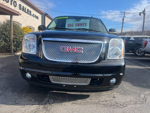 Used 2010 GMC Yukon Denali image 3
