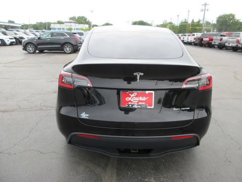 Used 2021 Tesla Model Y Long Range AWD/4WD image 6
