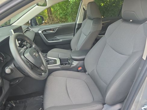 Used 2025 Toyota RAV4 XLE FWD image 16