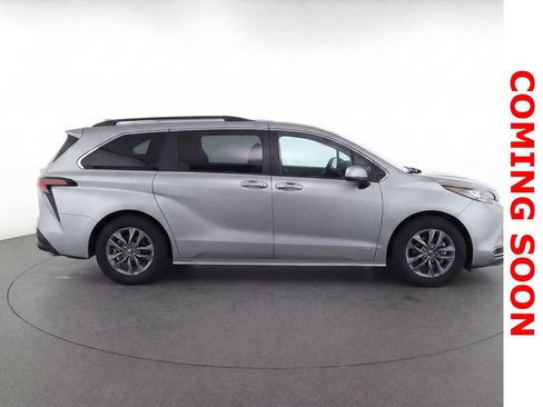 Used 2021 Toyota Sienna XLE w/ XLE Plus Package image 10