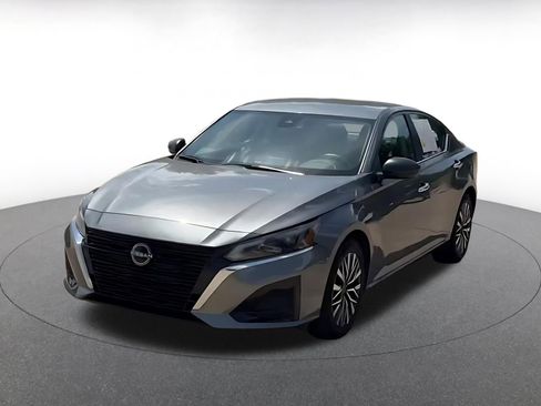 Used 2025 Nissan Altima 2.5 SV FWD image 7