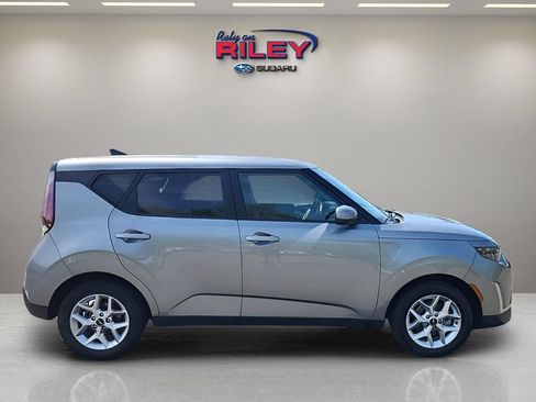 Used 2025 Kia Soul LX w/ LX Technology Package FWD image 6