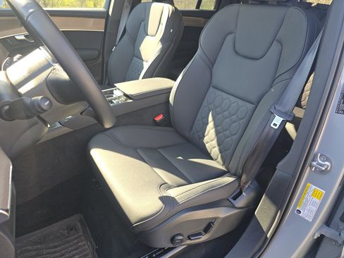 Used 2025 Volvo XC90 B5 Plus w/ Protection Package AWD/4WD image 23