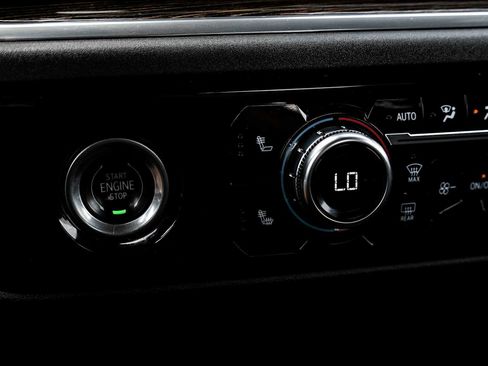 Used 2023 GMC Sierra 1500 Elevation image 24