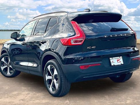 Used 2024 Volvo XC40 B5 Core AWD/4WD image 6