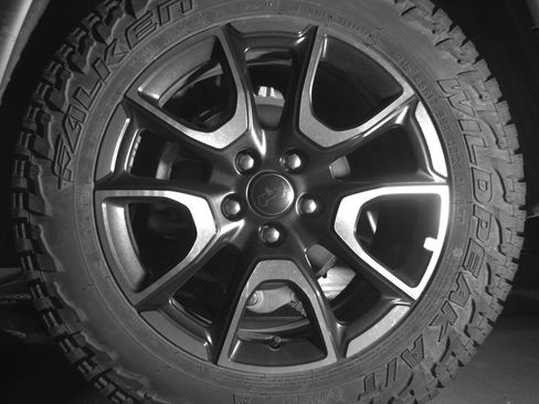 Used 2025 Jeep Compass Trailhawk AWD/4WD image 14