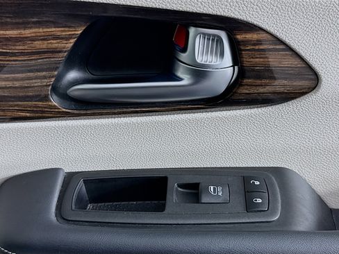 Used 2023 Chrysler Pacifica Limited FWD image 29