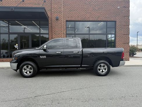 Used 2018 RAM 1500 Classic SLT AWD/4WD image 3
