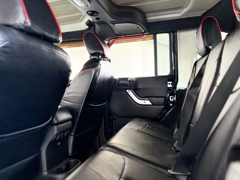 Used 2015 Jeep Wrangler Unlimited Rubicon w/ Max Tow Package image 34