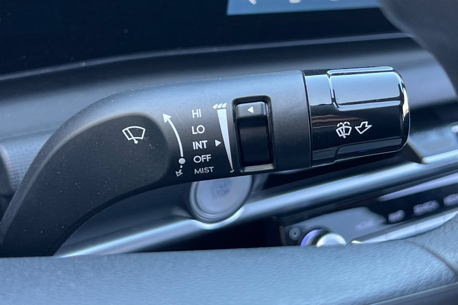 Used 2025 Hyundai Santa Cruz SEL AWD/4WD image 33