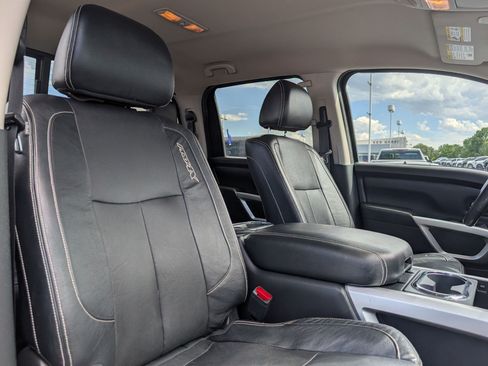 Used 2017 Nissan Titan PRO-4X w/ Pro-4x Convenience Package AWD/4WD image 33