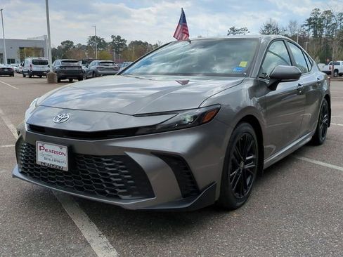 Used 2025 Toyota Camry SE image 8