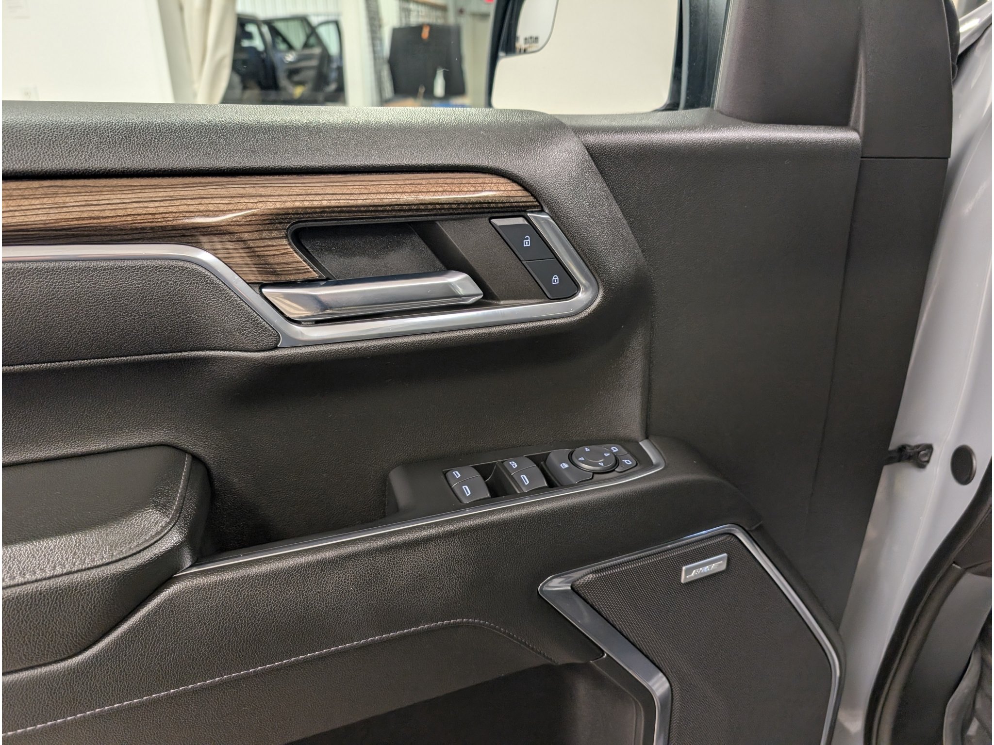 Used 2024 Chevrolet Silverado 1500 LT Trail Boss w/ Convenience Package II AWD/4WD image 9