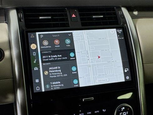 Used 2024 Land Rover Discovery Metropolitan Edition image 16