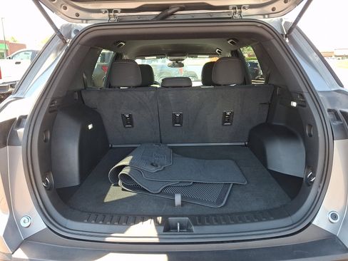 Used 2025 Chevrolet Equinox LT FWD image 29