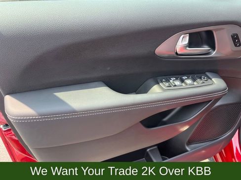 New 2025 Chrysler Pacifica Select image 7