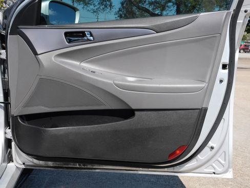 Used 2013 Hyundai Sonata Hybrid image 25