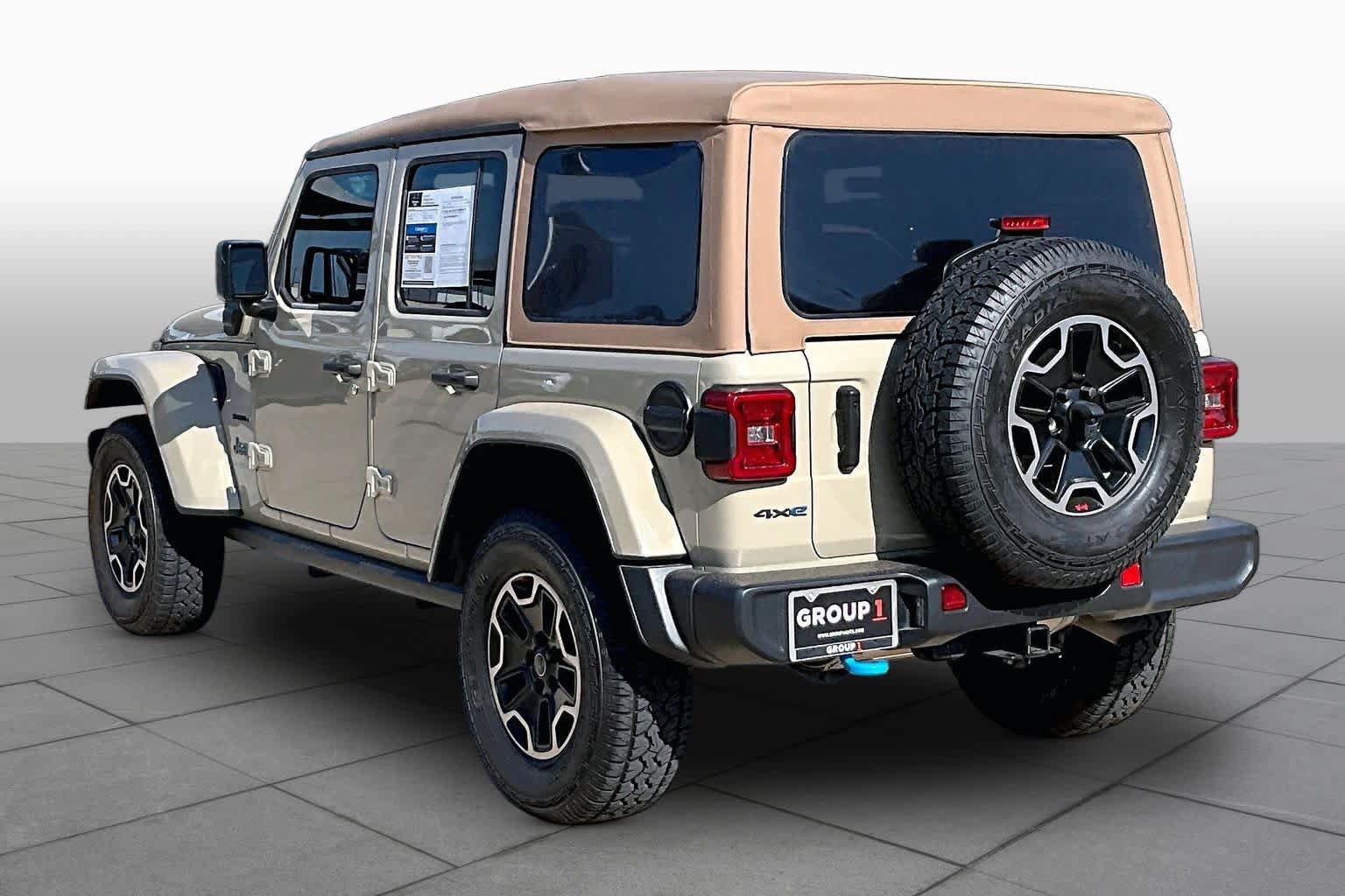 Used 2022 Jeep Wrangler Unlimited Sahara w/ Cold Weather Group AWD/4WD image 12