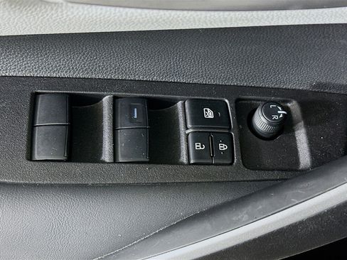 Used 2025 Toyota Corolla SE FWD image 14