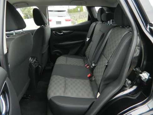 Used 2018 Nissan Rogue Sport SV w/ SV Technology Package image 14