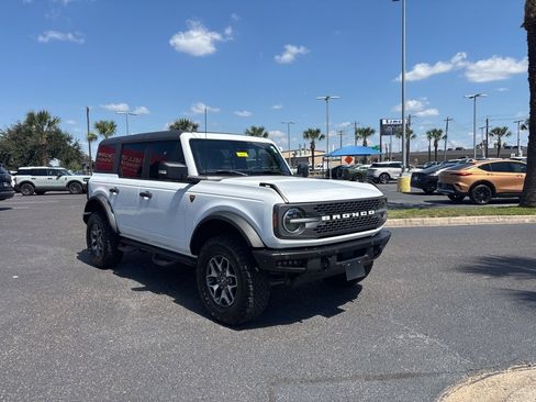 Used 2023 Ford Bronco Badlands image 7
